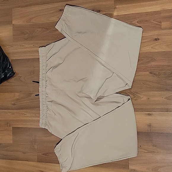 Tan thin joggers - Picture 3 of 3